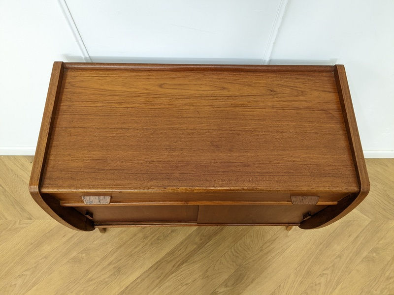 Miniature : Buffet vintage avec un tiroir