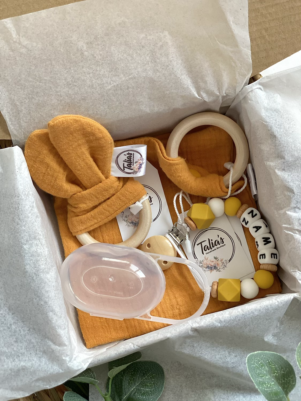 Thumbnail: Medium Gift Box + Wrapping 