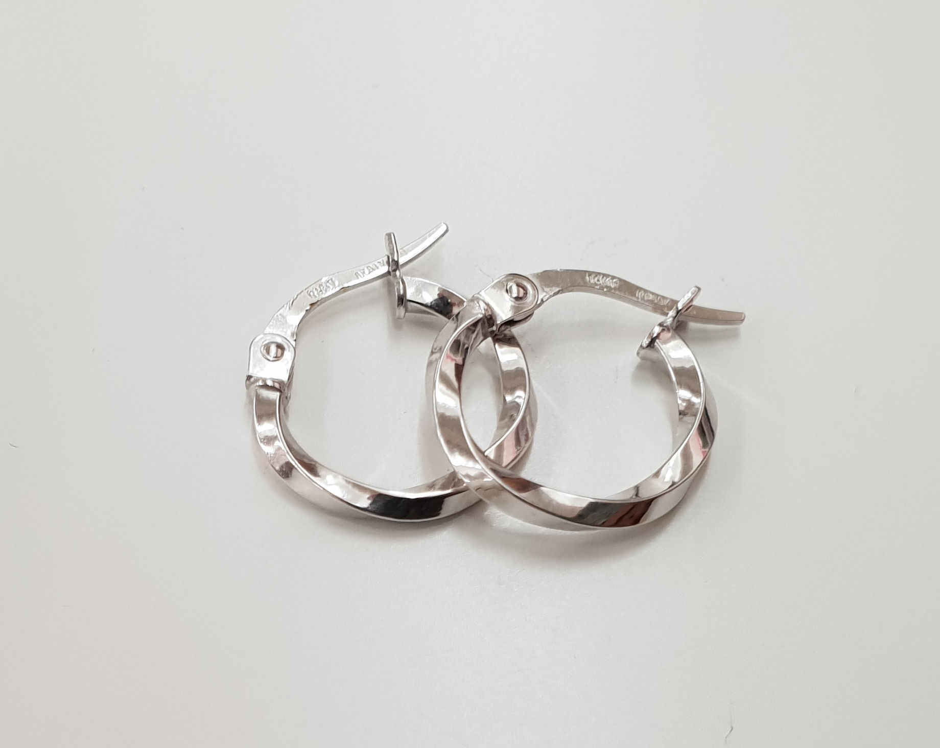 חישוק זהב מסולסל קוטר 14 מ"מ זהב לבן