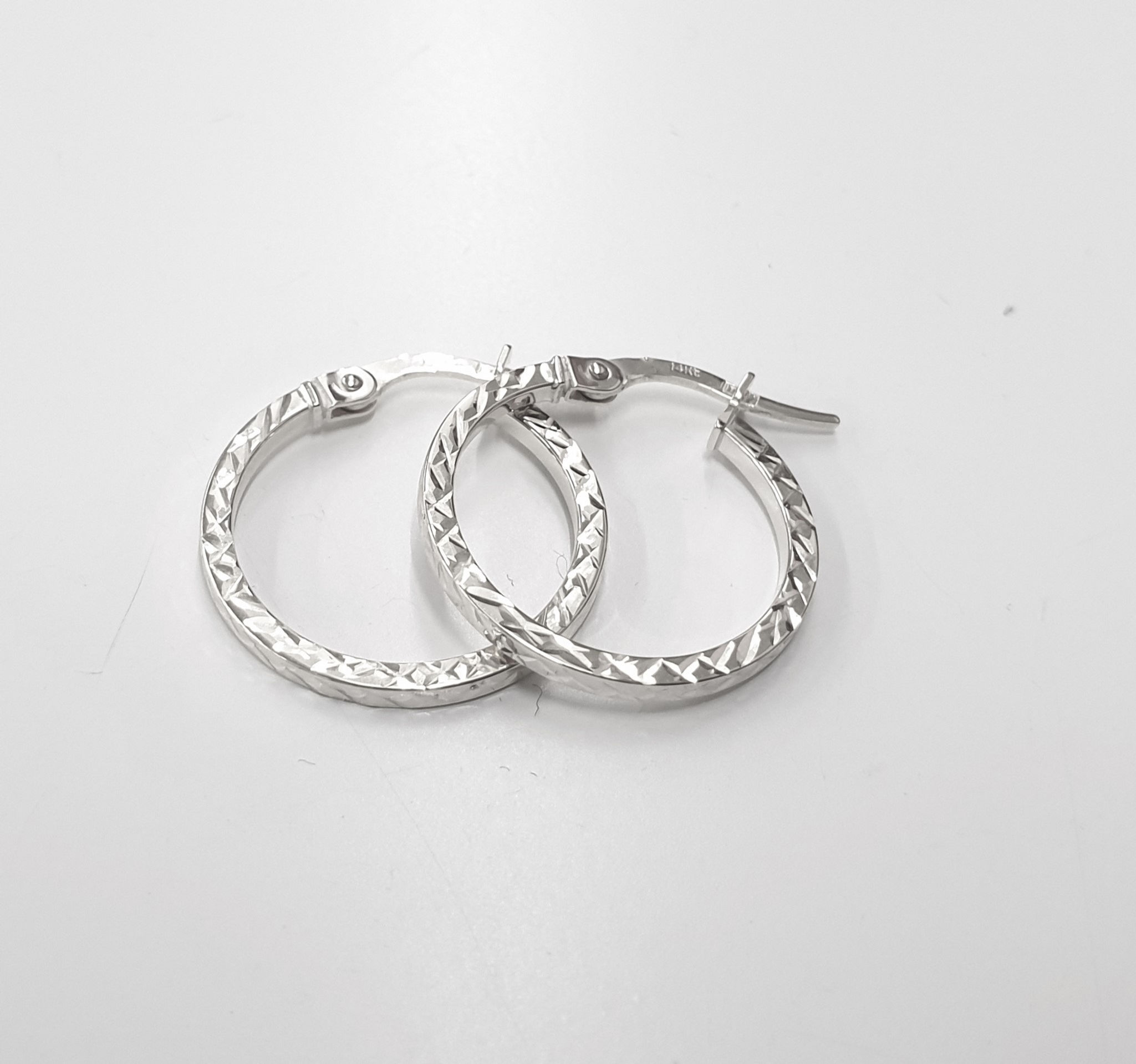 חישוק זהב חיתוכים קוטר 19 מ"מ זהב לבן