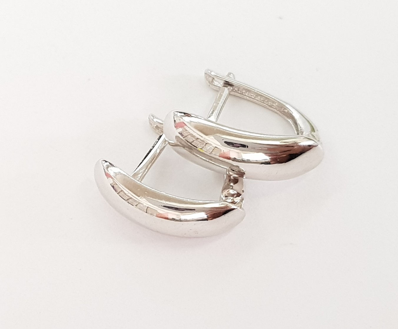 עגיל זהב תלי אנגלי מעוגל 14 מ"מ זהב לבן