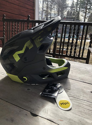 Heltäckande mountain bike hjälm