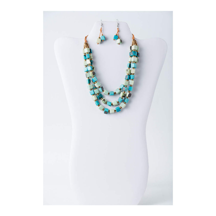 Elegant three-strand necklace and earrings set