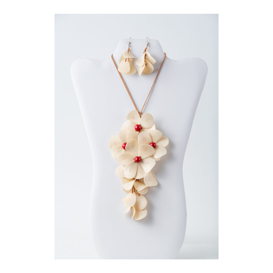 Elegant flower Tagua pendant necklace set