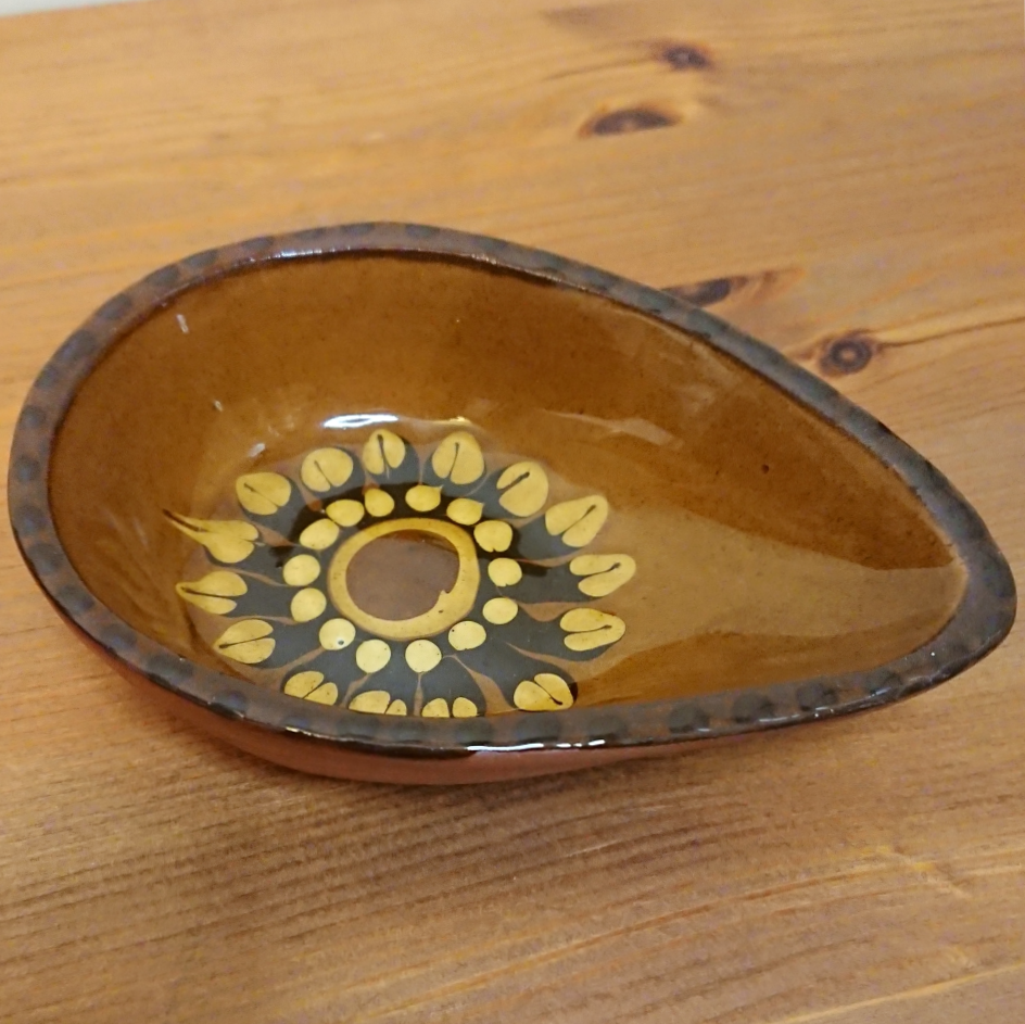 Thumbnail: Hampton Pottery slip decorated, shaped dish