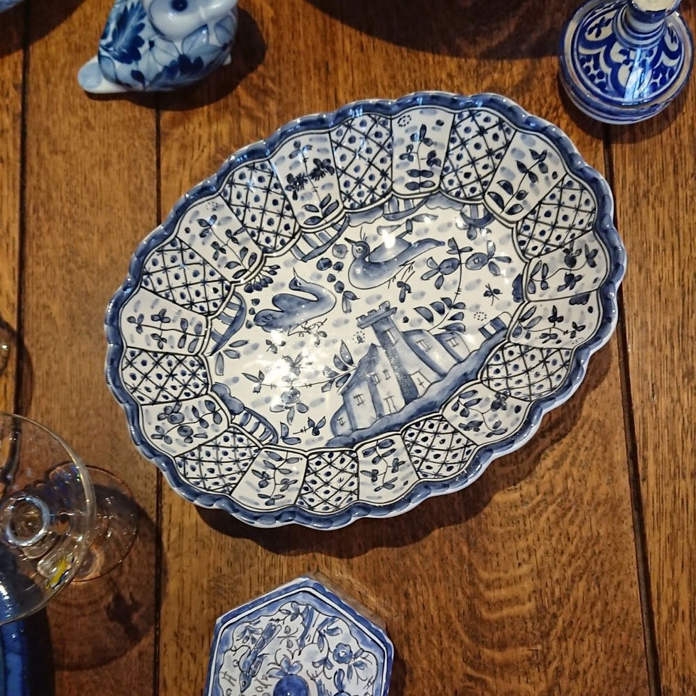Thumbnail: Traditional Portuguese blue and white scalloped oval dish