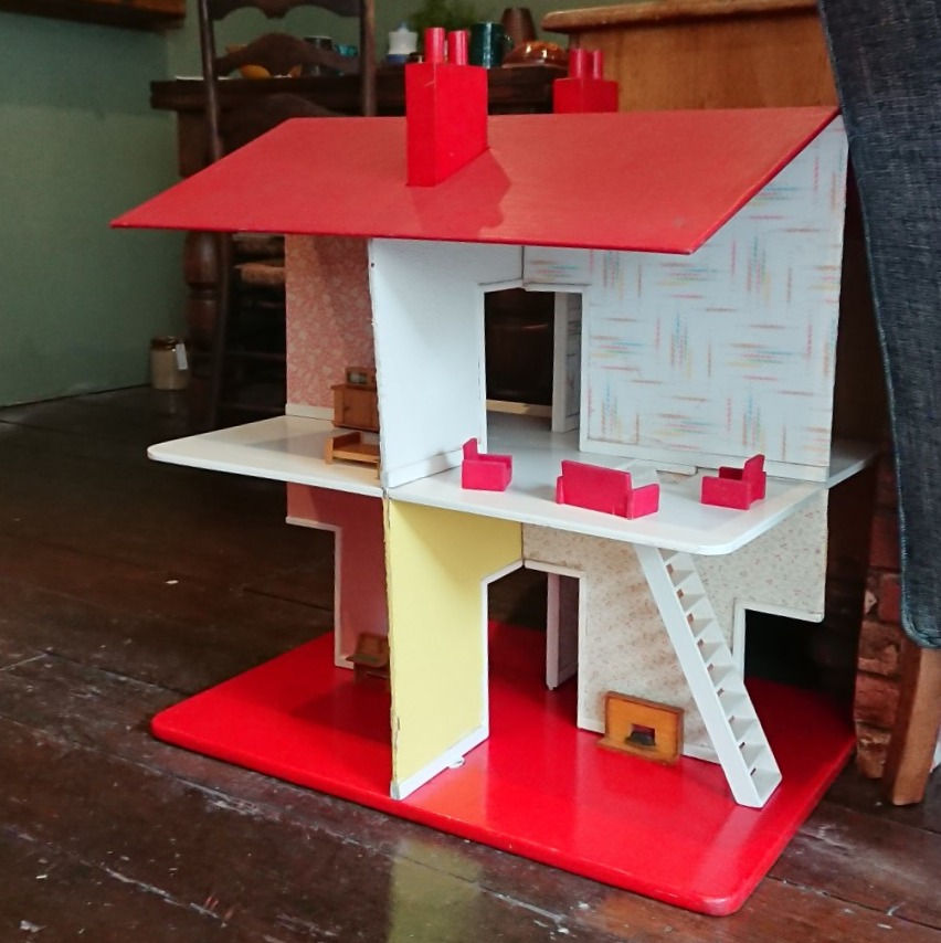 1960s flat-pack doll's house