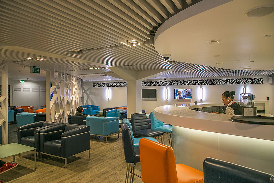Die Bar in der  FlyDubai Business Class Lounge