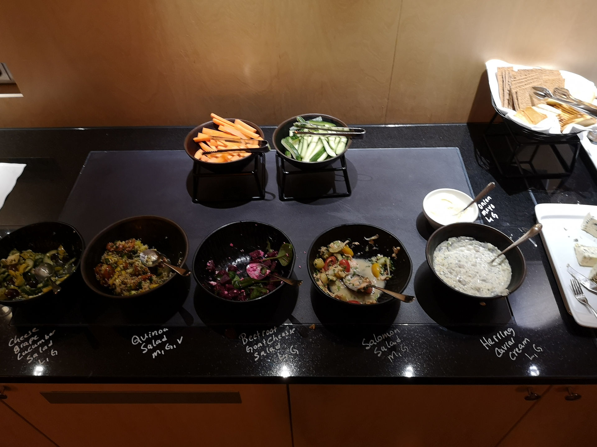 Essensauswahl in der Executive Lounge im Hilton Helsinki