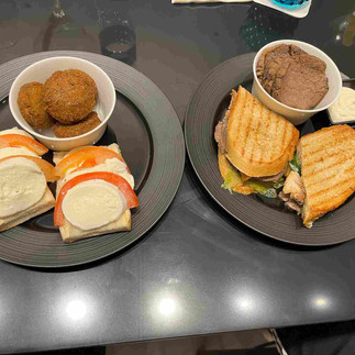 Sehr hochwertiges und leckeres Essen in der Al Safwa First Class Lounge