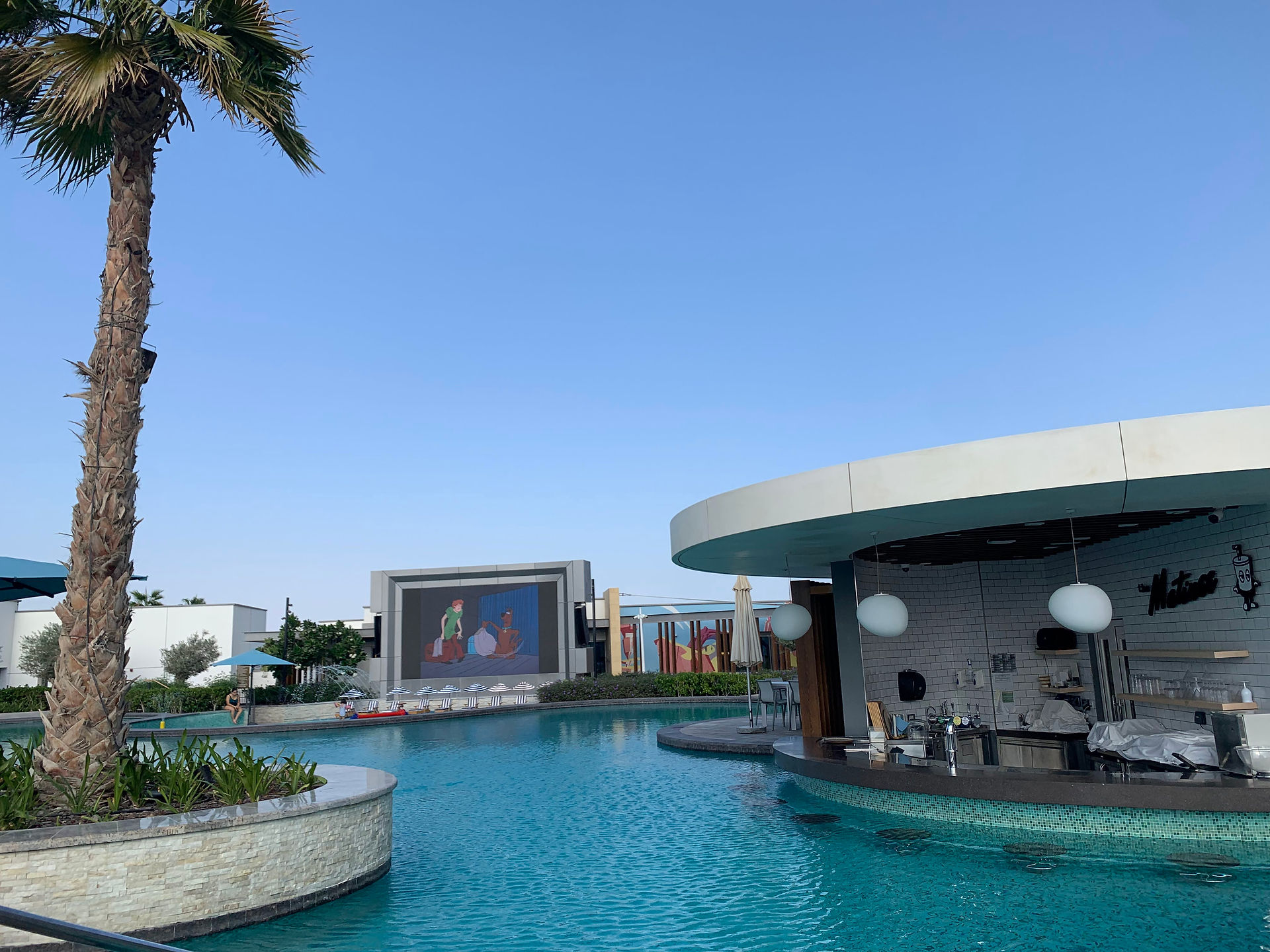 Poolbar im WB Curio Hilton Abu Dhabi