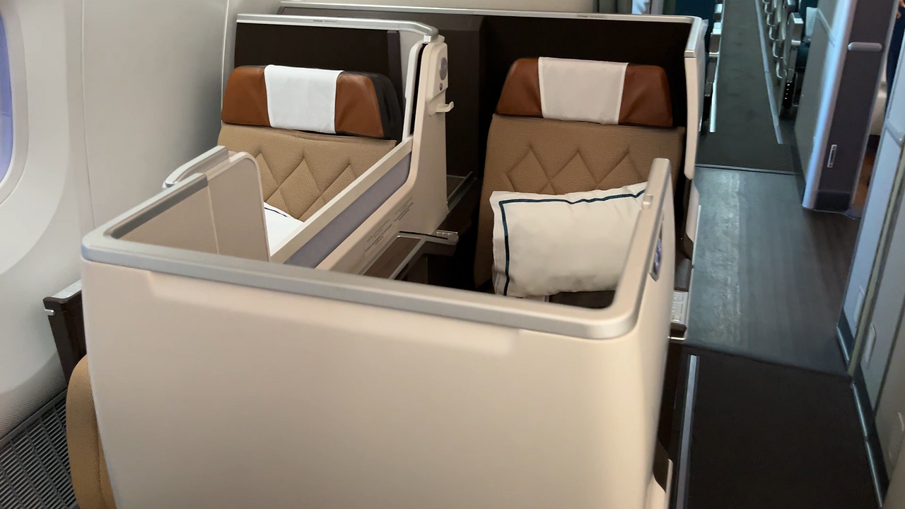 Die Kabine in der Oman Air Apex Suite Business Class in der Boeing 787-8