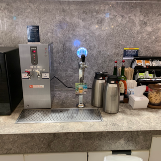Bier-Zapfhahn in der Oriental Lounge am Flughafen Taipei