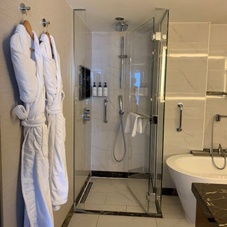 Regendusche im Badezimmer im Conrad Istanbul