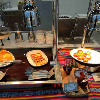 Das Buffet im Aleph Doha Residences, Curio Collection by Hilton