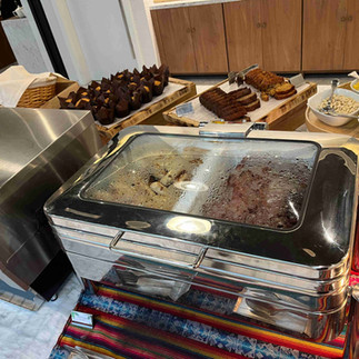 Das Buffet im Aleph Doha Residences, Curio Collection by Hilton