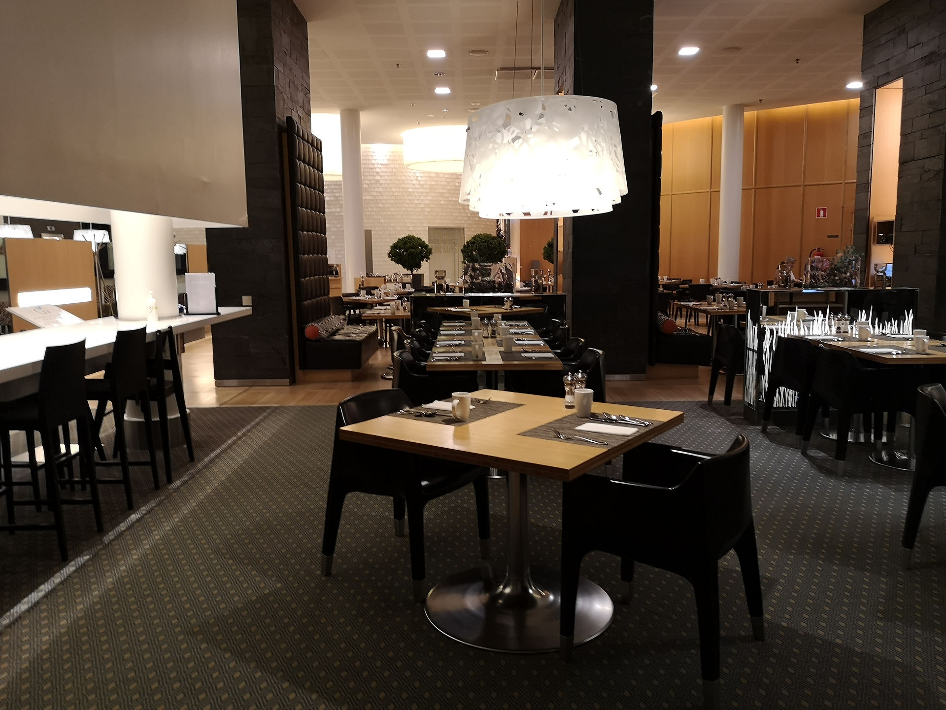 Frühstück im Hilton am Flughafen in Helsinki