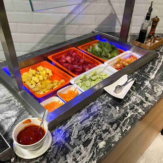 Buffet in der Plaza Premium Lounge in Cebu im Terminal 2