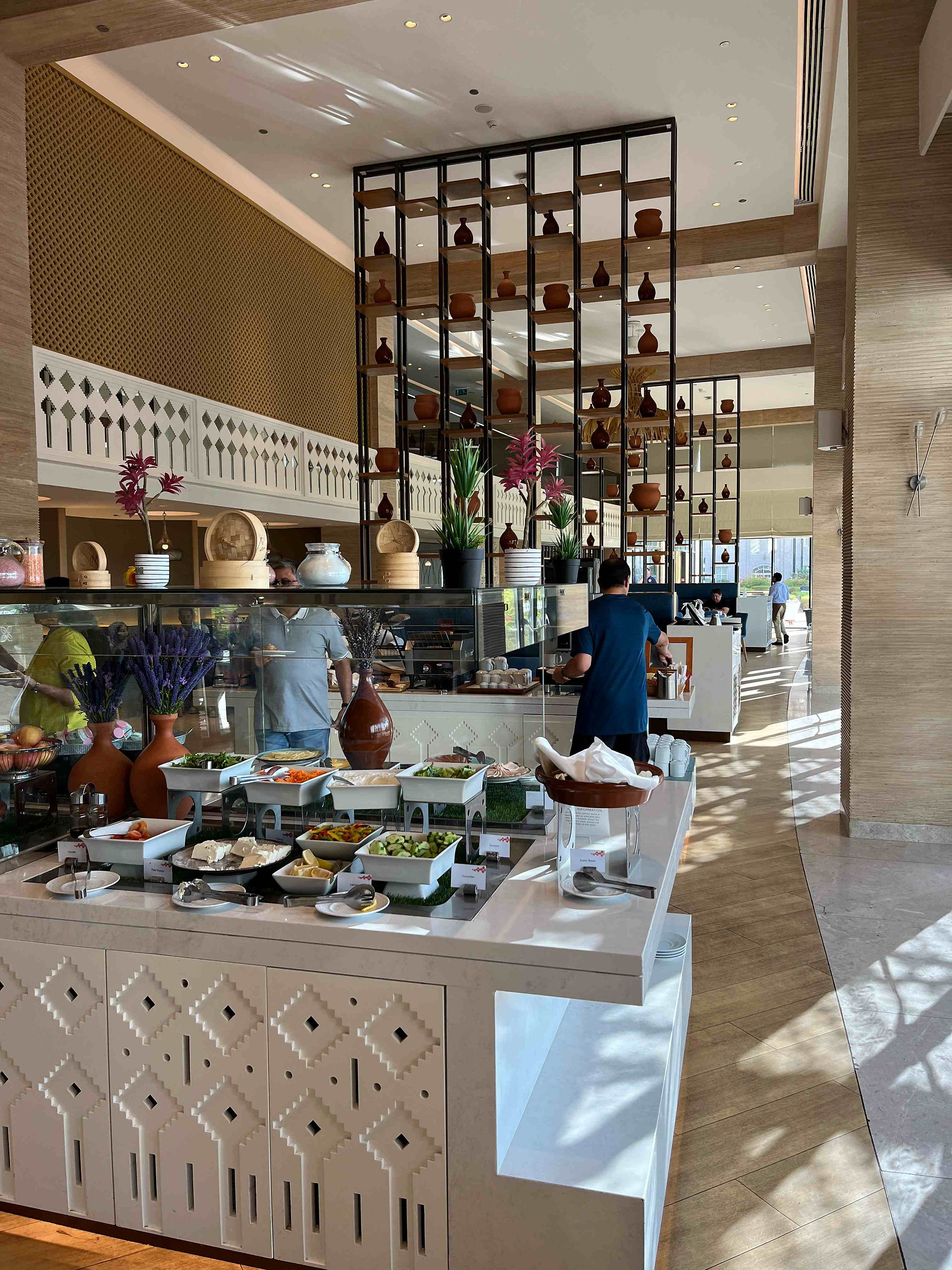 Frühstücksraum im Hilton Garden Inn Muscat Al Khuwair