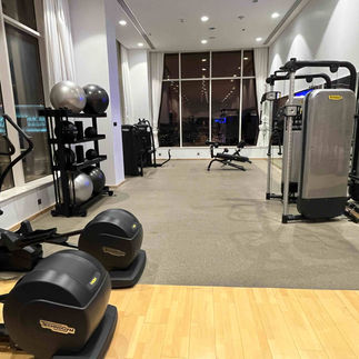 Das Fitnessstudio im Aleph Doha Residences, Curio Collection by Hilton