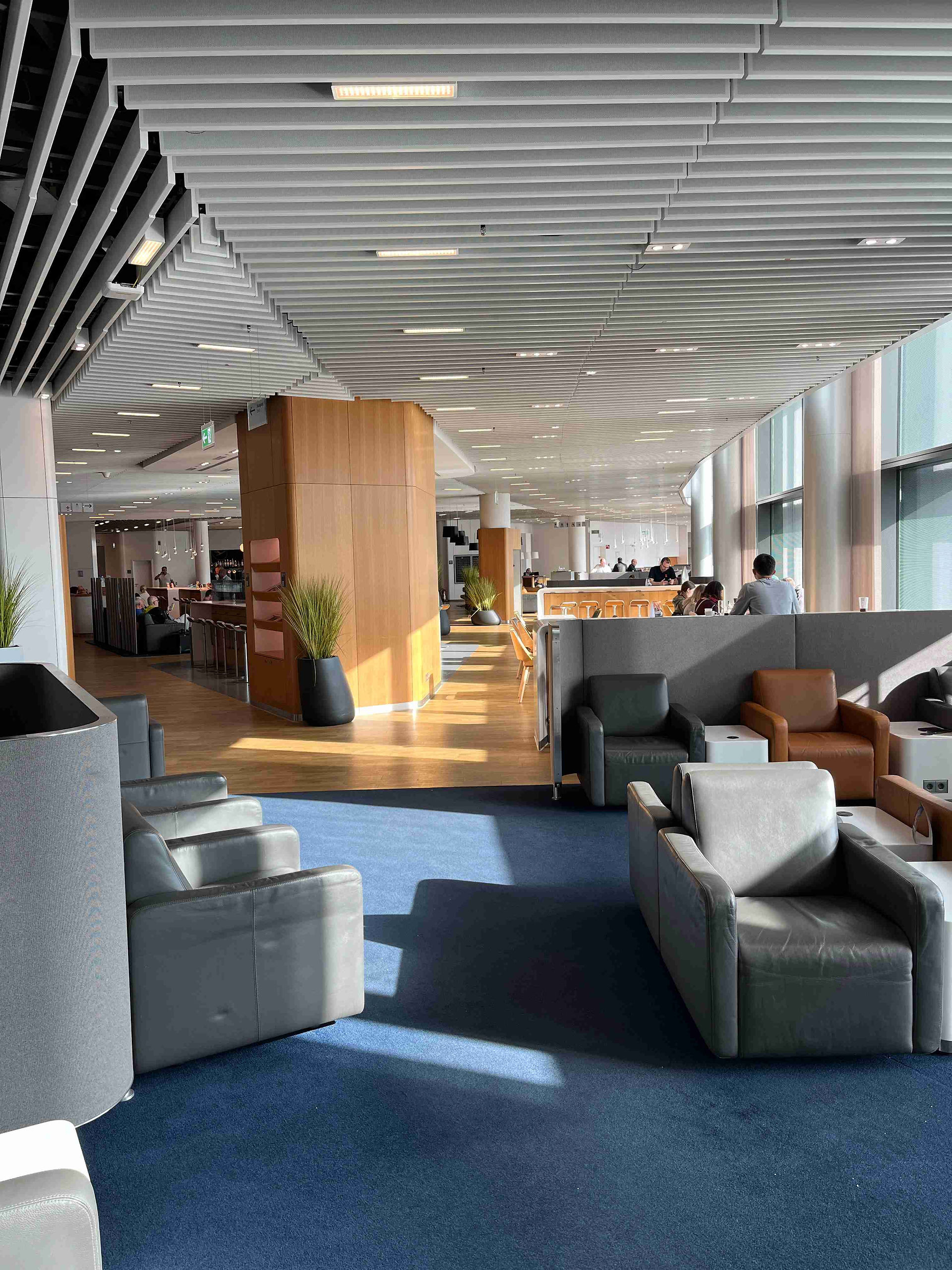 Sitzbereich, Sessel, Stühle in der Lufthansa Business Lounge Z - Frankfurt
