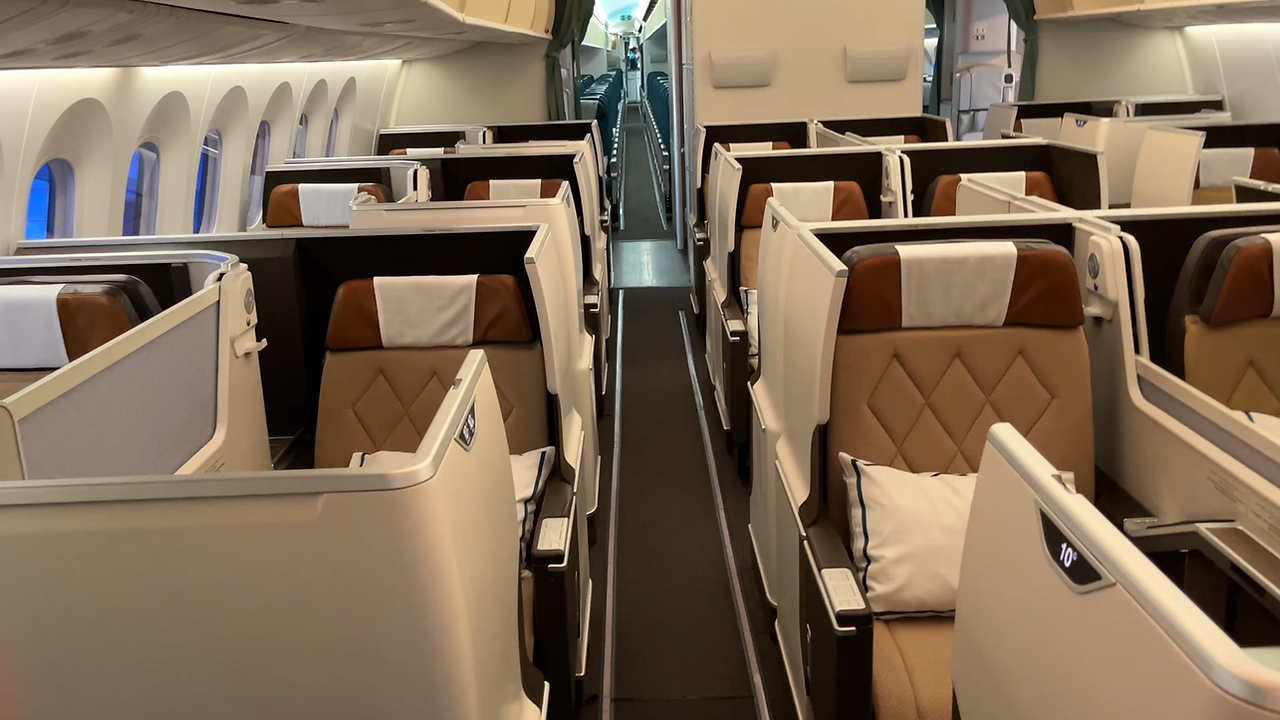 Die Kabine in der Oman Air Apex Suite Business Class in der Boeing 787-8