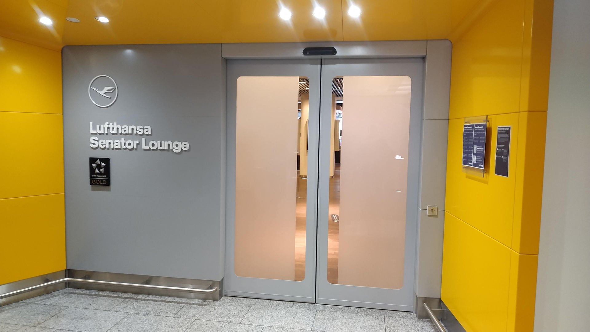 Der Eingangsbereich der Frankfurt Lufthansa Senator Lounge B (Non-Schengen)