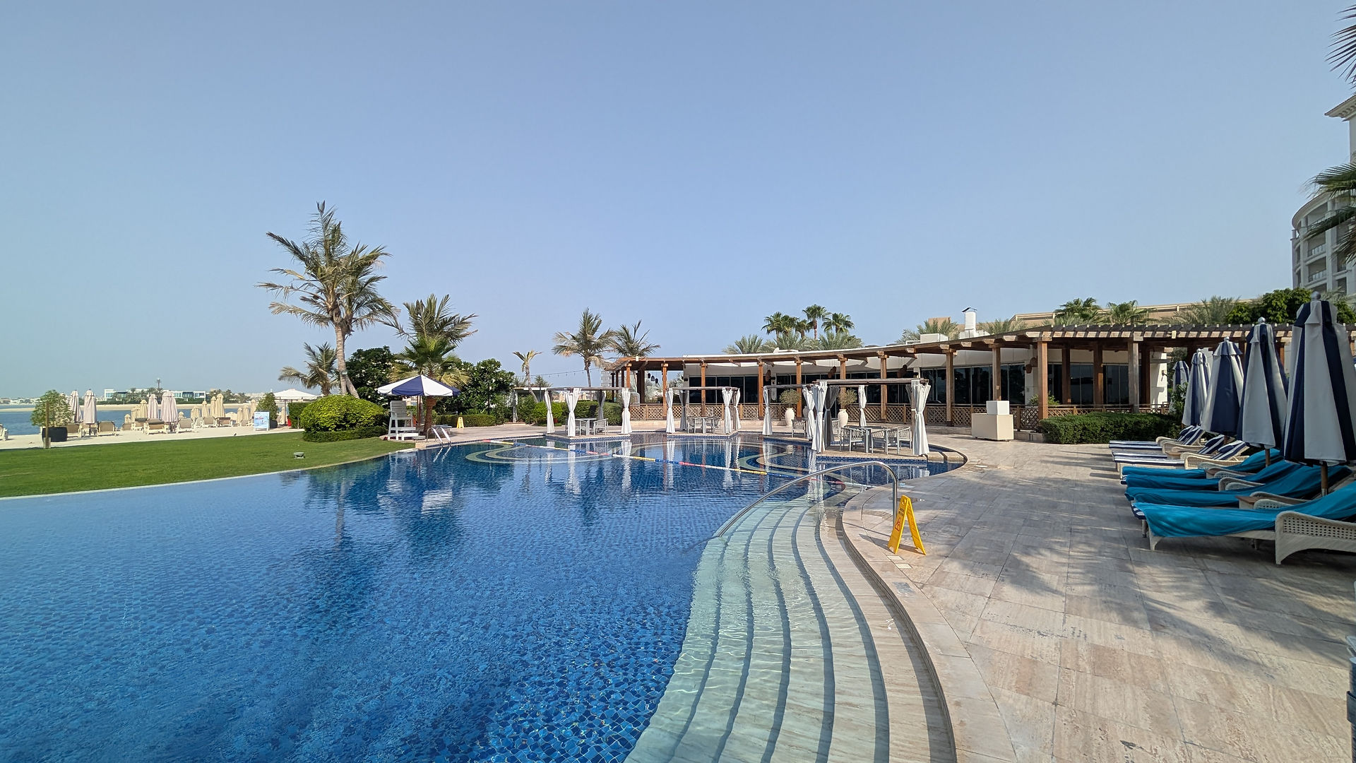 Der Pool im Toilette im Waldorf Astoria Dubai - Palm Jumeirah