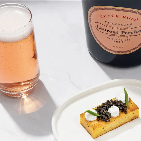 Kaviar und Champagner in  der Polaris Suite von United
