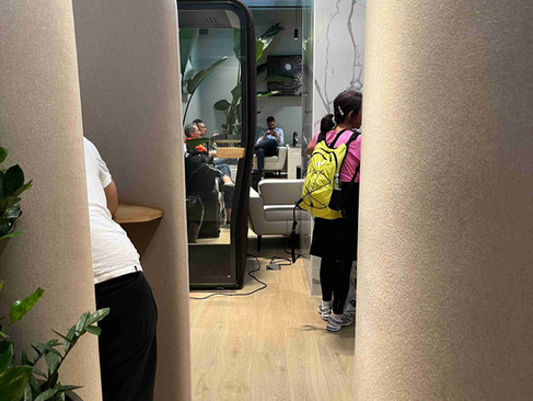 Stehkabine in der Primeclass Lounge Rom Terminal 1