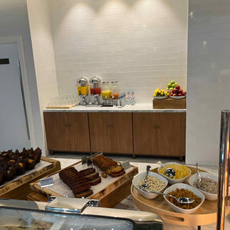 Das Buffet im Aleph Doha Residences, Curio Collection by Hilton