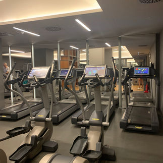 Fahrräder im Fitnessstudio im Conrad Istanbul