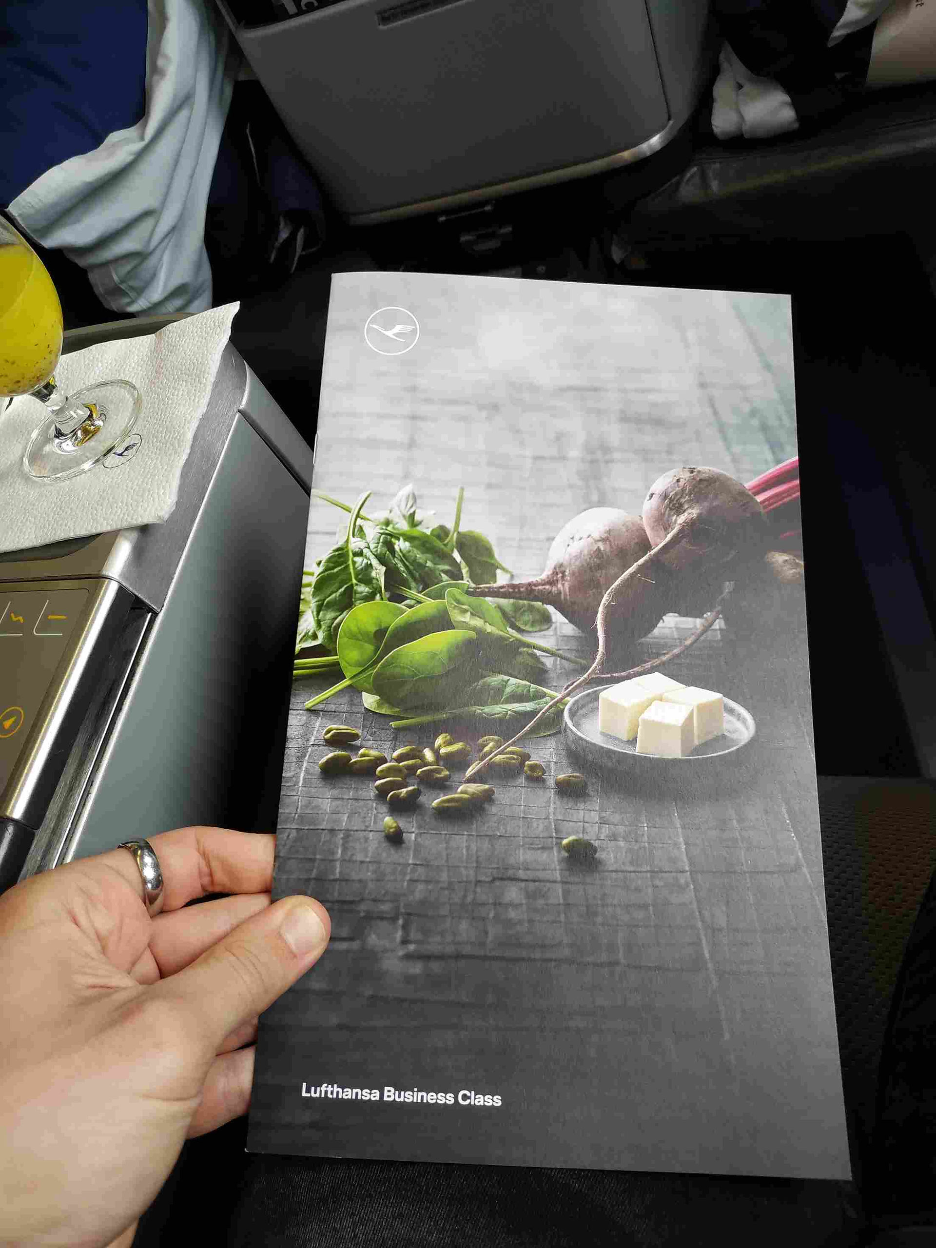 Die Speisekarte in der Airbus A330-300 Business Class von Lufthansa