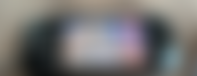 Fernbedienung am Sitz in der Oman Air Apex Suite Business Class in der Boeing 787-8