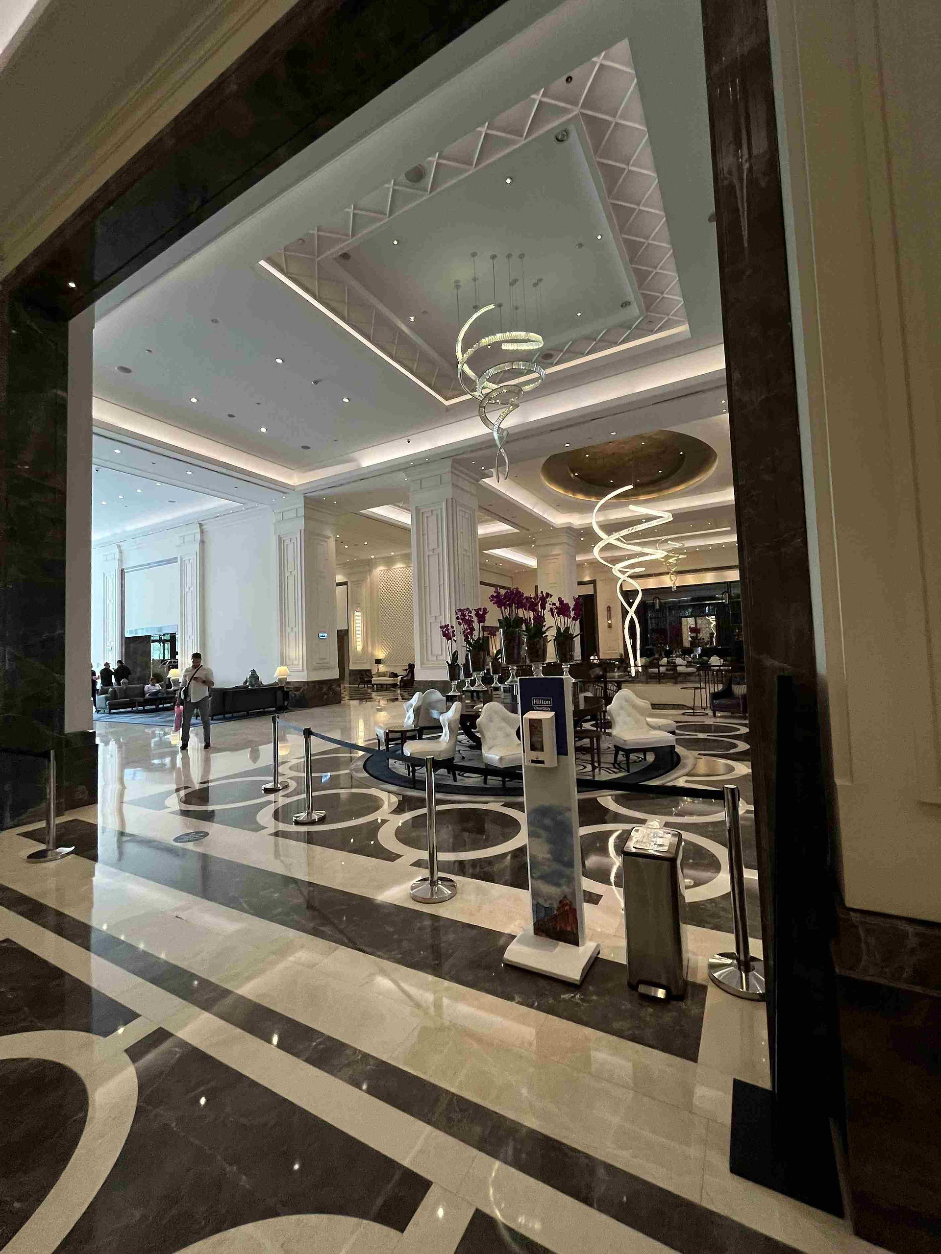 Die Lobby im Hilton Istanbul Bomonti