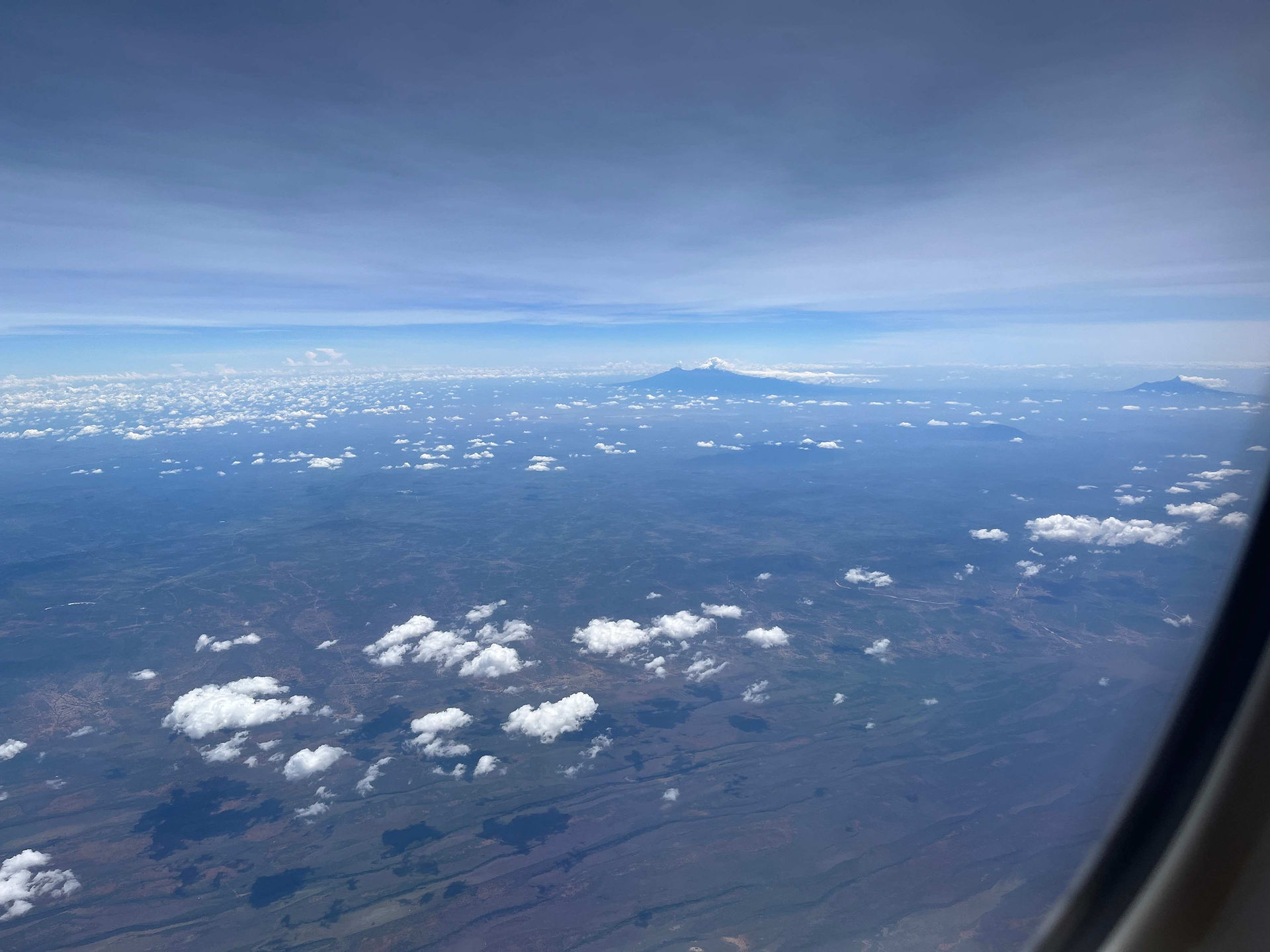 Blick aus dem Flugzeug auf den Kilimanjaro/ Kilimandscharo