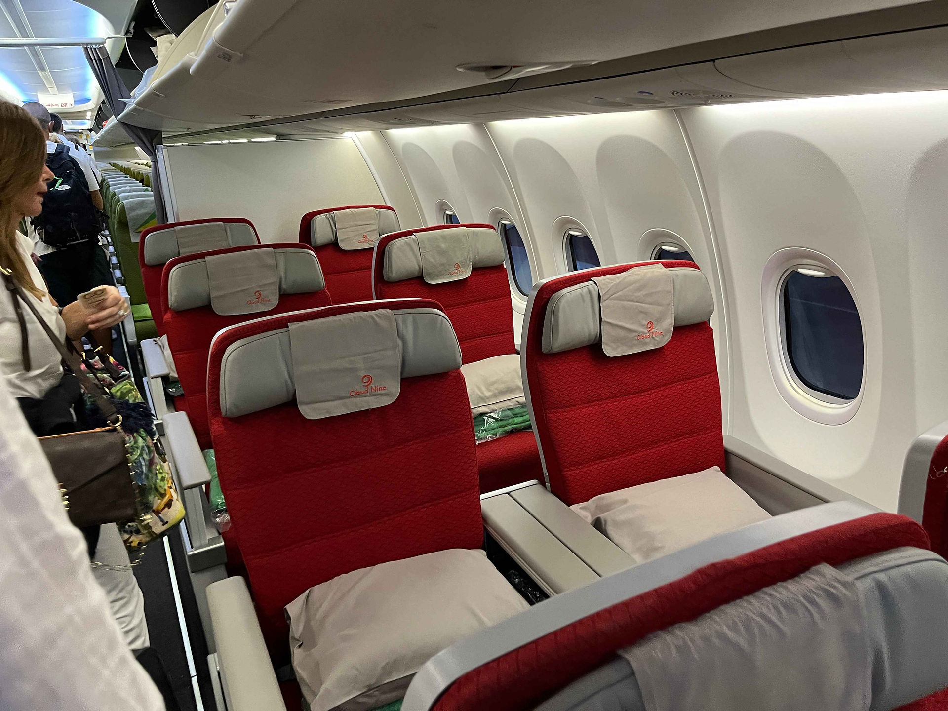 Die Kabine in der Ethiopian Airlines Business Class in der Boeing 737 MAX 8