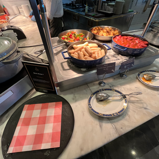 Warme Gerichte beim Frühstück im Conrad Istanbul Bhosporus