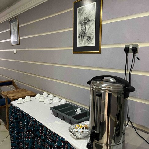 Kaffee und Tee in der Mombasa Safari Comfort Lounge