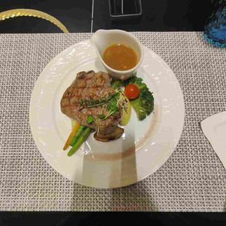 Sehr hochwertiges und leckeres Essen in der Al Safwa First Class Lounge