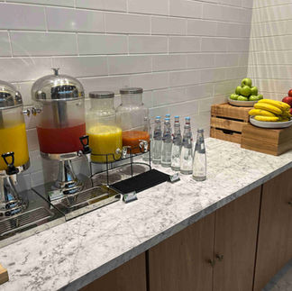 Das Buffet im Aleph Doha Residences, Curio Collection by Hilton