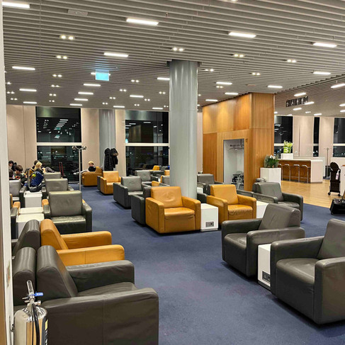 Sitzbereich in der Lufthansa Business Lounge in London Heathrow