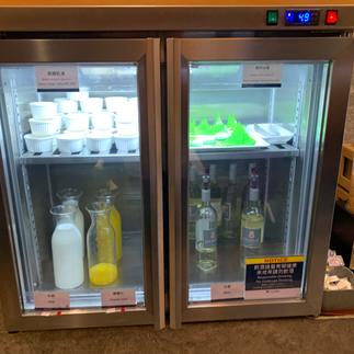 Die Weinauswahl in der Oriental Lounge am Flughafen Taipei