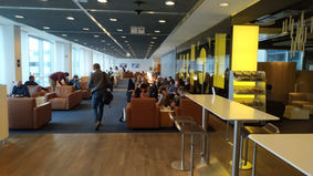 Der Sitzbereich in der Frankfurt Lufthansa Senator Lounge B (Non-Schengen)
