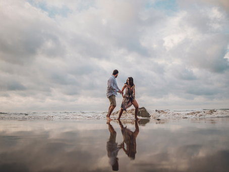 What Is the Mirroring Method in Relationships? A Therapist's Guide