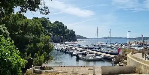 Port du Niel (Giens), vue sur Porquerolles