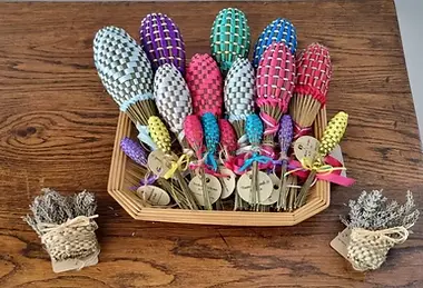 Panier artisanal de navettes de lavande selon la tradition provençale
