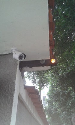 Câmera_e_sinaleira_para_portão_de_garage