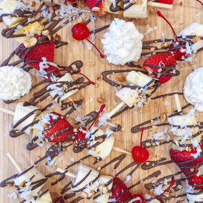 A Classic Summer Treat Gets a Pretty Plate Makeover: Banana Split Kabob Board