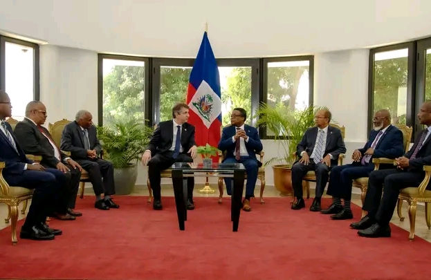 L'Ambassadeur du Brésil en Haïti décoré par le CPT